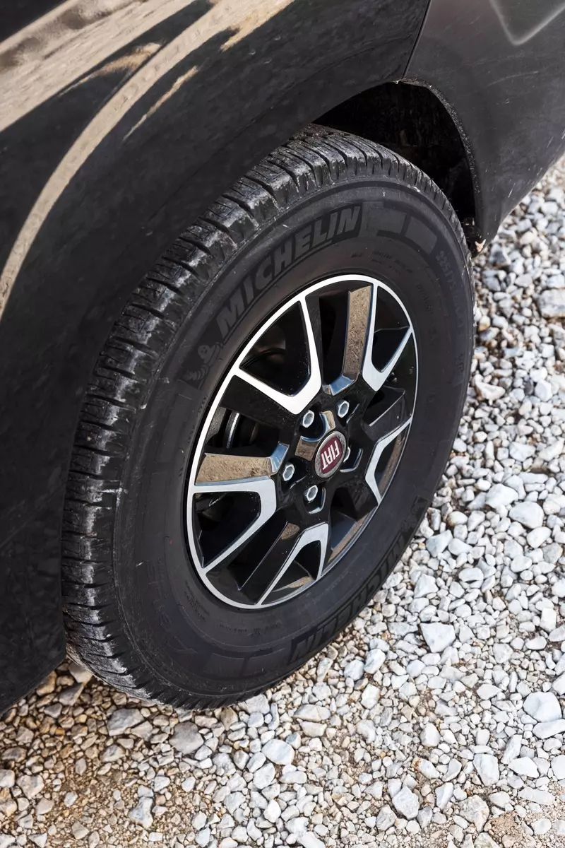 車輛外觀 - 輪胎特寫