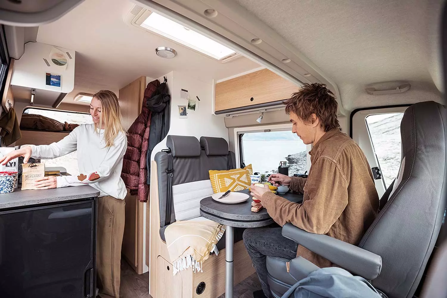 室內廚房及餐廳